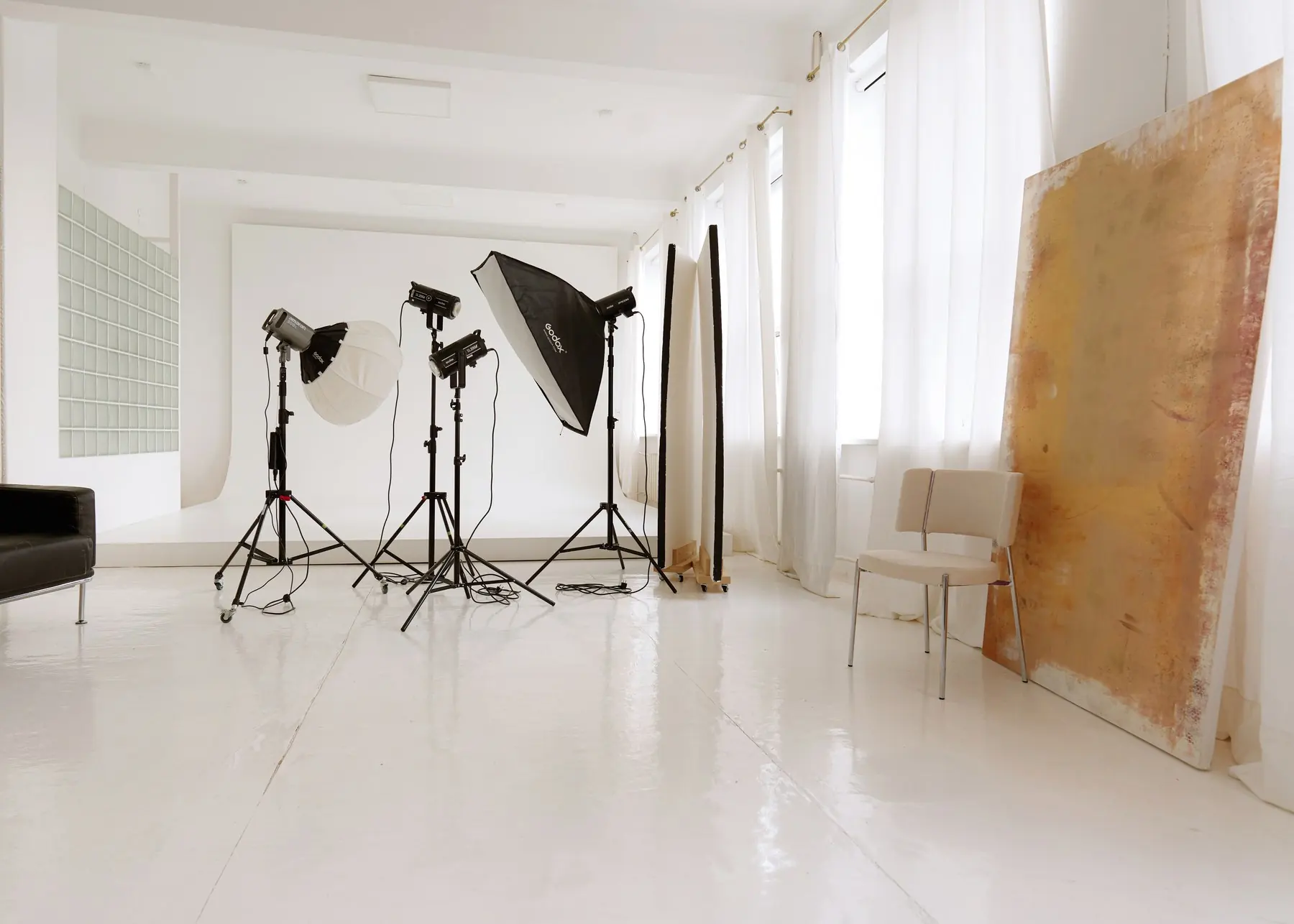 SAFFRON — fotostudija Rīgā